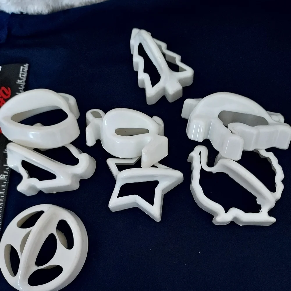 Holiday Themed White Plastic Cookie Cutters With Handles 8 in lot Baking